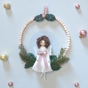 Karácsonyi ajtódísz / falidísz � kócos hajú, masnis makramé angyal fagyöngy karikán, csillogó zöld dekorral - karácsony - karácsonyi lakásdekoráció - karácsonyi lakásdíszek - Meska.hu