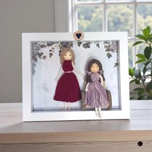 Személyre Szabható Családi Dekoráció Fehér Képkeretben - 3D Makramé Kép Kerekesszékes Kislánnyal és Anyukájával - Meska.hu