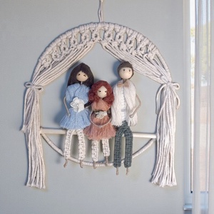 Személyre szabott Családi makramé portréfalidísz - otthon & életmód - dekoráció - fali és függő dekoráció - falra akasztható dekor - Meska.hu