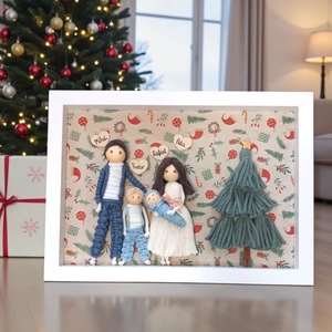 Karácsonyi ajándék: személyre szabott makramé családi portré fehér keretben (21x30 cm) - karácsony - karácsonyi lakásdekoráció - karácsonyi lakásdíszek - Meska.hu