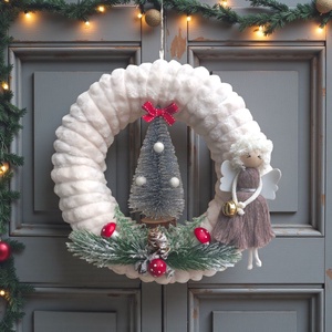 Karácsonyi ajtódísz / kopogtató kócos makramé angyalkával és ezüst fenyőfával - karácsony - karácsonyi lakásdekoráció - karácsonyi ajtódíszek - Meska.hu