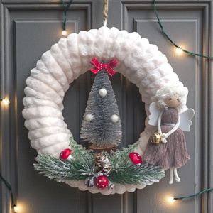 Karácsonyi ajtódísz / kopogtató kócos makramé angyalkával és ezüst fenyőfával - Meska.hu