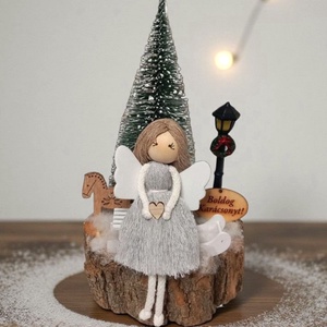 Makramé angyalka szánkón � karácsonyi asztaldísz fa korongon - karácsony - karácsonyi lakásdekoráció - ünnepi asztaldekoráció - Meska.hu