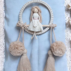 Natúr makramé falidísz ekrü és bézs színekben � makramé baba karikán, bojtokkal és pompommal - Meska.hu