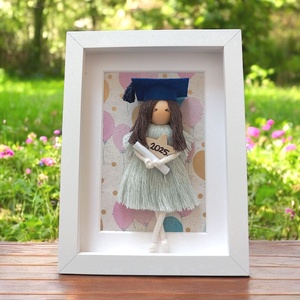 Ballagási ajándék - Személyre szabható makramé baba lufis háttérrel - otthon & életmód - dekoráció - kép & falikép - 3d képek - Meska.hu