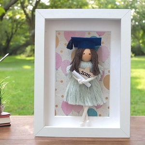 Ballagási ajándék - Személyre szabható makramé baba lufis háttérrel - otthon & életmód - dekoráció - kép & falikép - 3d képek - Meska.hu