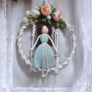 Tavaszváró makramé baba falidísz - Meska.hu