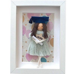 Ballagási ajándék - Személyre szabható makramé baba lufis háttérrel - otthon & életmód - dekoráció - kép & falikép - 3d képek - Meska.hu