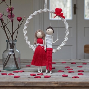 Valentin napi egyedi falidísz � Személyre szabható makramé szerelmespár piros szívvel - otthon & életmód - dekoráció - fali és függő dekoráció - falra akasztható dekor - Meska.hu