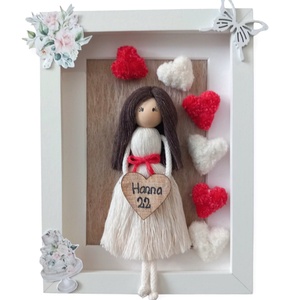 Születésnapi makramé baba dekoráció � névvel és évszámmal, fehér keretben, Otthon & Életmód, Dekoráció, Kép & Falikép, 3d képek, Baba-és bábkészítés, MESKA