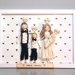 Egyedi, személyre szabott makramé családi portré � kézzel készült ajándék fehér keretben (A4, 21�30 cm) - Meska.hu