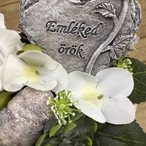 Fehér virágos sírdísz szívvel - otthon & életmód - vallás - temetkezési tárgy - sírdísz, kegyeleti dísz - Meska.hu