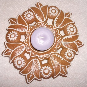 Húsvéti asztali dísz mézeskalácsból. Tojástartó vagy mécsestartó is lehet. -  - Meska.hu