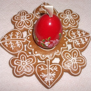 Húsvéti asztali dísz mézeskalácsból. Tojástartó vagy mécsestartó is lehet. - Meska.hu