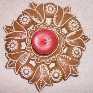 Húsvéti asztali dísz mézeskalácsból. Tojástartó vagy mécsestartó is lehet. -  - Meska.hu