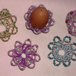 Húsvéti tojástartó kosár gyöngyből. Különleges asztali dísz -  - Meska.hu