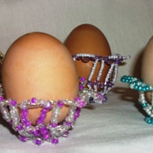 Húsvéti tojástartó kosár gyöngyből. Különleges asztali dísz -  - Meska.hu