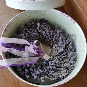 Levendula koszorú díszdobozban - otthon & életmód - dekoráció - ajtó- és ablak dekoráció - ajtódísz & kopogtató - Meska.hu