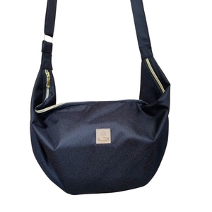 Félhold alakú testtáska / crossbody - Luna fekete maxi méret - táska & tok - kézitáska & válltáska - vállon átvethető táska - Meska.hu