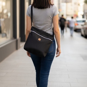 Testtáska / crossbody - fekete  - táska & tok - kézitáska & válltáska - vállon átvethető táska - Meska.hu