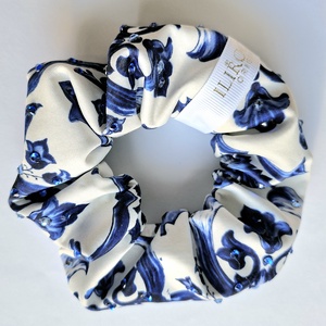 Majolika mintás scrunchie strasszokkal  - ruha & divat - hajdísz & hajcsat - hajgumi - Meska.hu