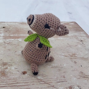 Horgolt vadmalac, Játék & Sport, Plüssállat & Játékfigura, Malac, Horgolás, 12 cm magas horgolt vadmalac figura, pamut fonalból, puha PE szálas töltőanyaggal., MESKA