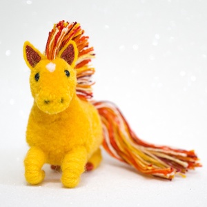 Tűzló pompon figura - otthon & életmód - dekoráció - dísztárgy - Meska.hu