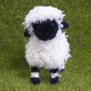 Wallisi feketeorrú juh - otthon & életmód - dekoráció - dísztárgy - Meska.hu