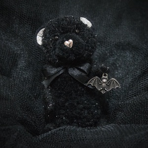 Pom - Teddy Halloween maci és a Denevér - otthon & életmód - dekoráció - halloween - halloweeni figurák - Meska.hu