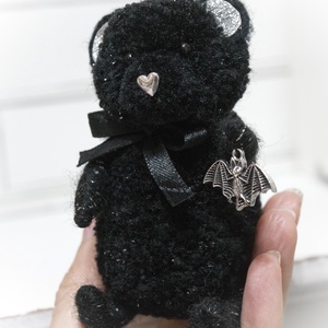 Pom - Teddy Halloween maci és a Denevér - otthon & életmód - dekoráció - halloween - halloweeni figurák - Meska.hu