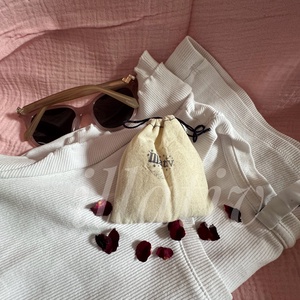 Titkos elegancia - Parfümolajos textil és autó illatosító zsák - otthon & életmód - gyertya, illat, aroma - illatzsák - Meska.hu Titkos elegancia - Parfümolajos textil és autó illatosító zsák - otthon & életmód - gyertya, illat, aroma - illatzsák - Meska.hu