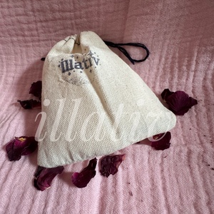 Titkos elegancia - Parfümolajos textil és autó illatosító zsák - otthon & életmód - gyertya, illat, aroma - illatzsák - Meska.hu Titkos elegancia - Parfümolajos textil és autó illatosító zsák - otthon & életmód - gyertya, illat, aroma - illatzsák - Meska.hu