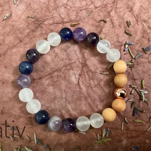 Ásványkarkötő illatosítható fa gyönggyel - Álmodó  - ékszer - karkötő - ásványkarkötő - Meska.hu