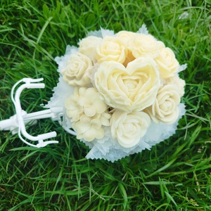 Álombicikli-illatviasz, Otthon & Életmód, Gyertya, illat, aroma, Illatviasz, , Romantikus hangulatú, kézzel készített dekorációs bicikli elegáns elefántcsont árnyalatú virágkompo..., MESKA