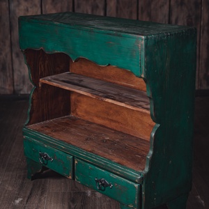 Bájos, vintage stílusú, shabby chic jegyeket hordozó zöld polcos szekrény - otthon & életmód - bútor - komód - Meska.hu