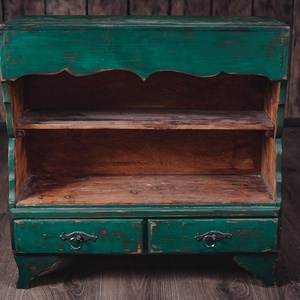 Bájos, vintage stílusú, shabby chic jegyeket hordozó zöld polcos szekrény, Otthon & Életmód, Bútor, Komód, Famegmunkálás, MESKA
