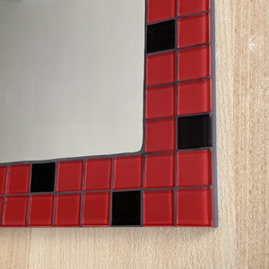 Mozaik tükör - piros, fekete üvegmozaikkal, Otthon & Lakás, Dekoráció, Tükör, Mozaik, MESKA
