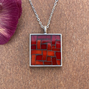 Mozaik nyaklánc - piros mikromozaik nemesacél lánccal, Ékszer, Nyaklánc, Medálos nyaklánc, Mozaik, MESKA