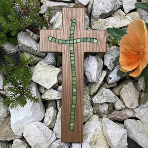 Fa kereszt, falikereszt - zöld üvegmozaik berakással, szilfa, 21 cm - otthon & életmód - vallás - kereszt - Meska.hu
