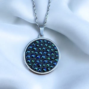 Csillogó zöld-kék mikromozaik nyaklánc nemesacél alapon - mozaik design ékszer, Dichroic üveg - ékszer - nyaklánc - medálos nyaklánc - Meska.hu