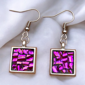 Fénylő színváltós pink mozaik fülbevaló vagy ékszerszett - Dichroic üveggel, nemesacél szerelékekkel, Ékszer, Ékszerszett, Mozaik, MESKA