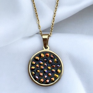 Arany, piros csillámló mikromozaik nyaklánc arany színű nemesacéllal, Dichroic üveggel, Ékszer, Nyaklánc, Medálos nyaklánc, Mozaik, MESKA