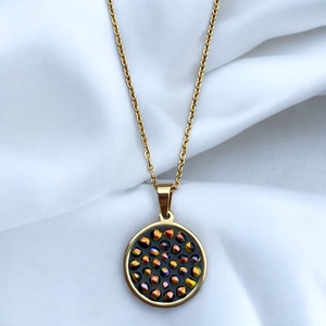 Arany, piros csillámló mikromozaik nyaklánc arany színű nemesacéllal, Dichroic üveggel - ékszer - nyaklánc - medálos nyaklánc - Meska.hu