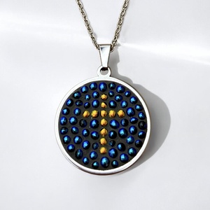 Arany kereszt mikromozaik nyaklánc nemesacéllal - mozaik design ékszer, Dichroic üveg - ékszer - nyaklánc - medálos nyaklánc - Meska.hu