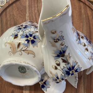 Zsolnay mentett darabok - porcelán nyaklánc - pici medál nemesacél lánccal - kék, arany búzavirágos - ékszer - nyaklánc - medálos nyaklánc - Meska.hu