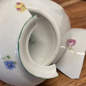Hollóházi mentett darabok - virágos porcelán nyaklánc - pici medál nemesacél lánccal - ékszer - nyaklánc - medálos nyaklánc - Meska.hu
