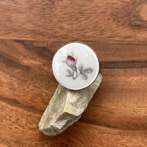 Zsolnay mentett darabok - nemesacél gyűrű - rózsabimbós, állítható - ékszer - gyűrű - kerek gyűrű - Meska.hu