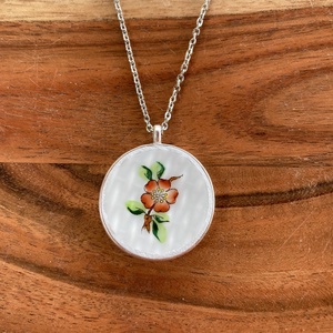 Herendi mentett darabok - porcelán nyaklánc - virágos medál nemesacél lánccal - ékszer - nyaklánc - medálos nyaklánc - Meska.hu