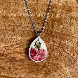 Zsolnay mentett darabok - virágos porcelán nyaklánc - nemesacél csepp medálos - ékszer - nyaklánc - medálos nyaklánc - Meska.hu