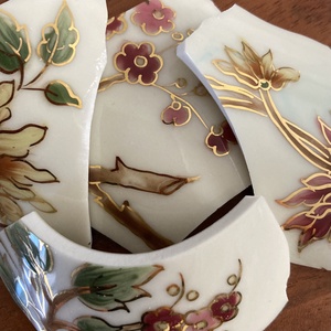 Zsolnay mentett darabok - virágos porcelán nyaklánc - pici medál nemesacél lánccal - ékszer - nyaklánc - medálos nyaklánc - Meska.hu Zsolnay mentett darabok - virágos porcelán nyaklánc - pici medál nemesacél lánccal - ékszer - nyaklánc - medálos nyaklánc - Meska.hu